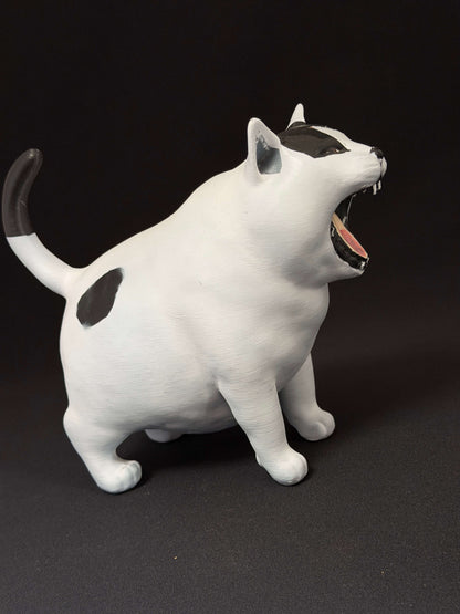 「超・大あくび」の太った猫 インテリアオブジェ（特大250mm）